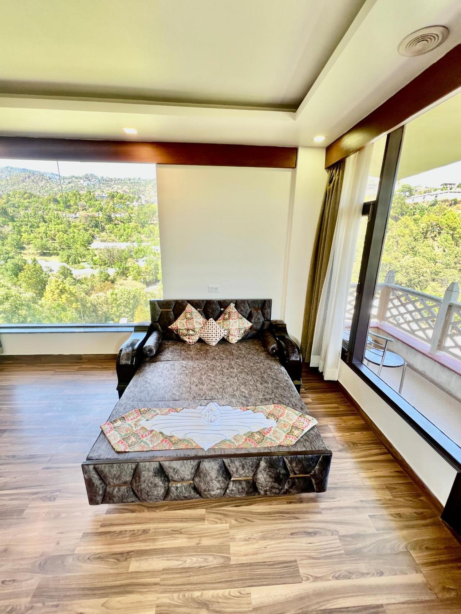Sea Hawk - Luxury Hill Resort 4 Mins From Bhimtal Lake Ngoại thất bức ảnh