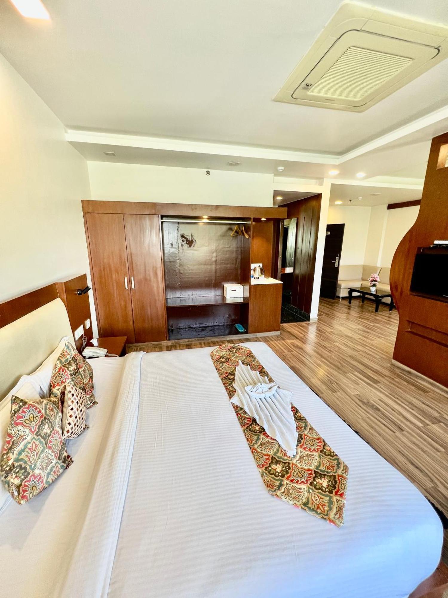 Sea Hawk - Luxury Hill Resort 4 Mins From Bhimtal Lake Ngoại thất bức ảnh