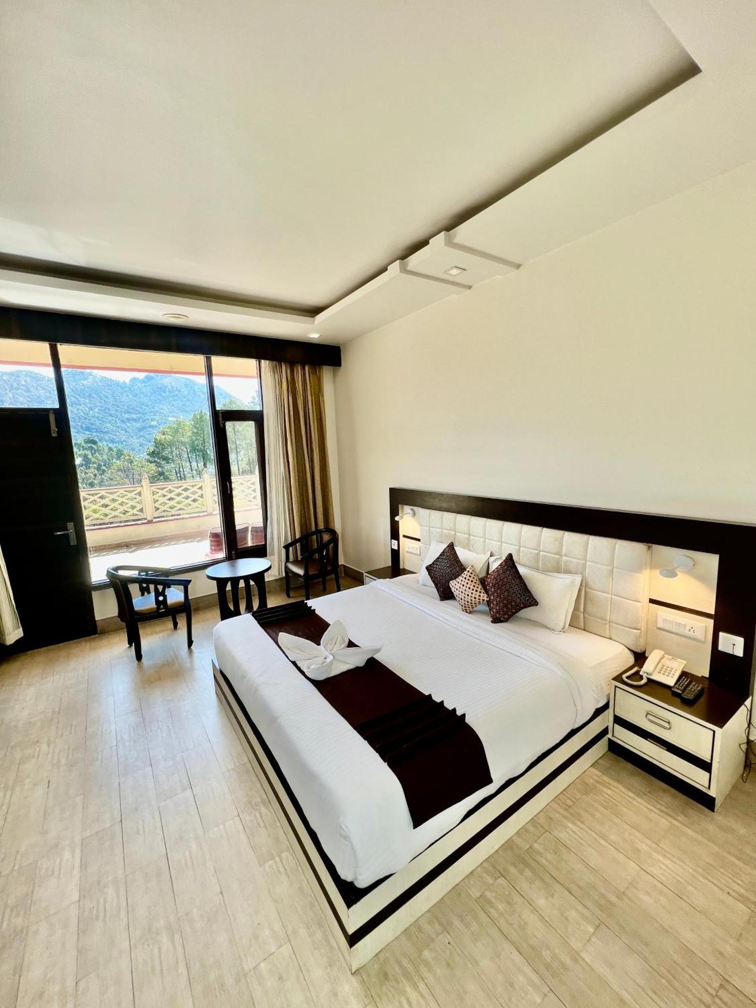 Sea Hawk - Luxury Hill Resort 4 Mins From Bhimtal Lake Ngoại thất bức ảnh