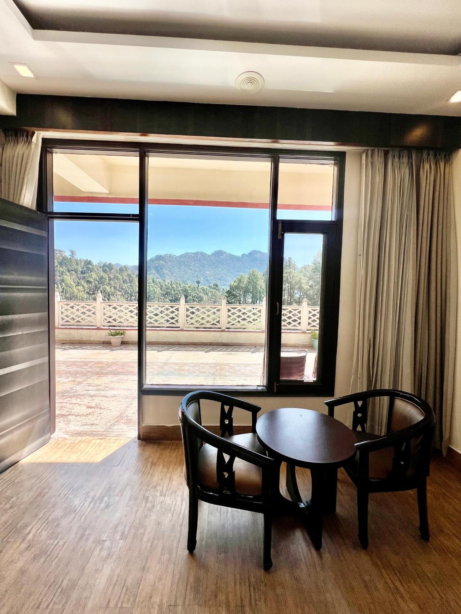 Sea Hawk - Luxury Hill Resort 4 Mins From Bhimtal Lake Ngoại thất bức ảnh